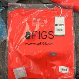 Figs Catarina One-Pocket Scrub Top in Hot Coral